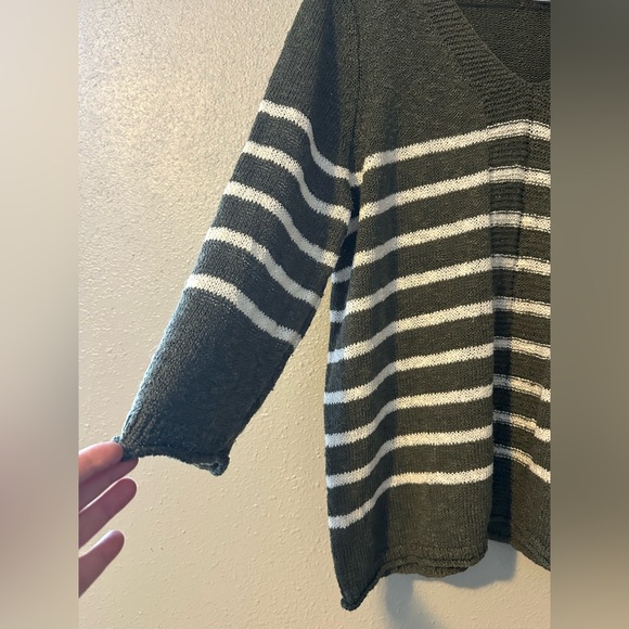 Margeaux & Ellie Women’s XL Green and White V-Neck Knit Sweater Cozy Casual - Picture 6 of 16